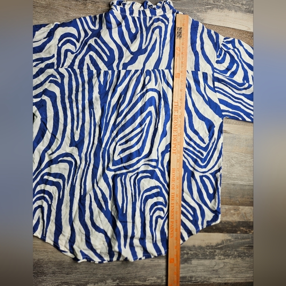 Orlinn Paris Blue and White Zebra pattern Blouse Ruffle Neck & Cuffs - Picture 9 of 12